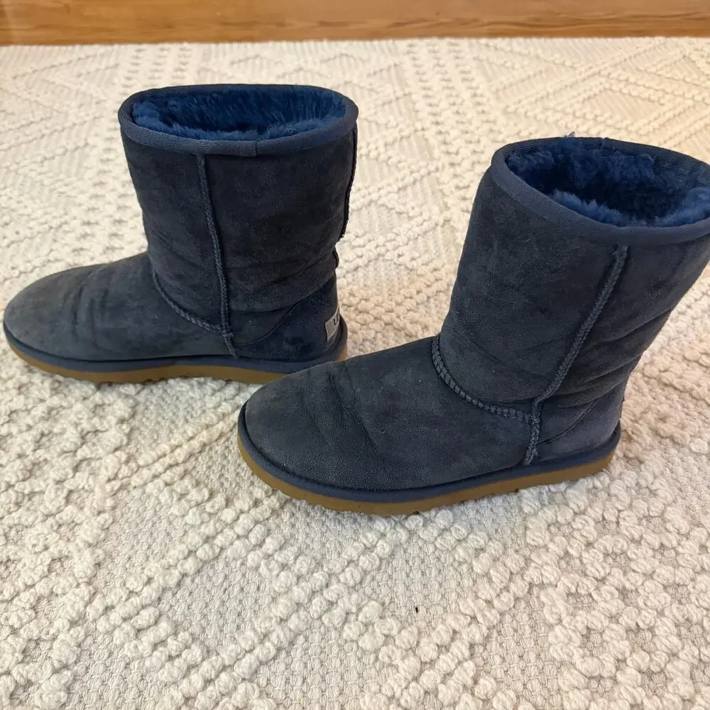 UGG Classic Short Uggs Blue Size 6